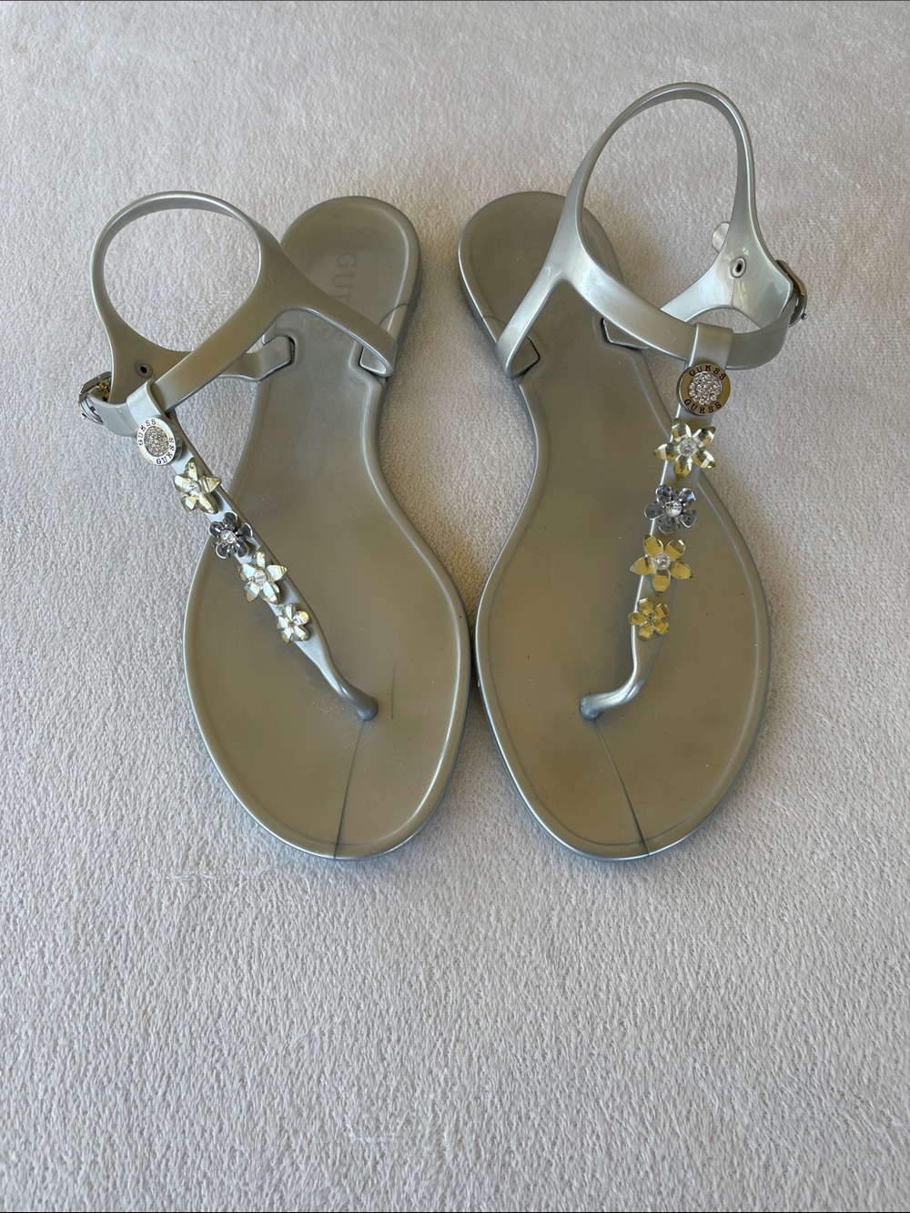 Guess Women’s Silver Floral T-Strap Sandals size 8